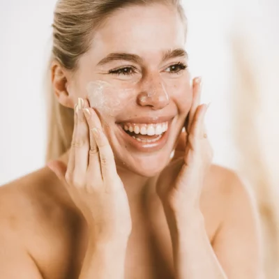 Gesichtspeeling Svannah Baobab auftragen